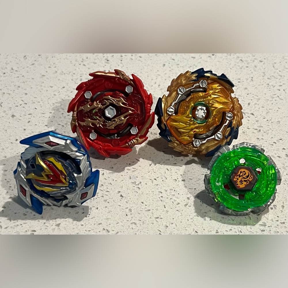 Beyblade Lot (4 pcs)